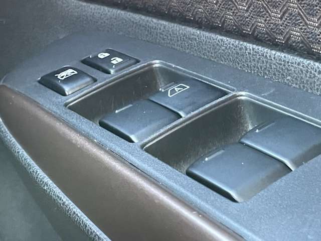 日産 ノート １．２ メダリスト H30年 (近畿) 99