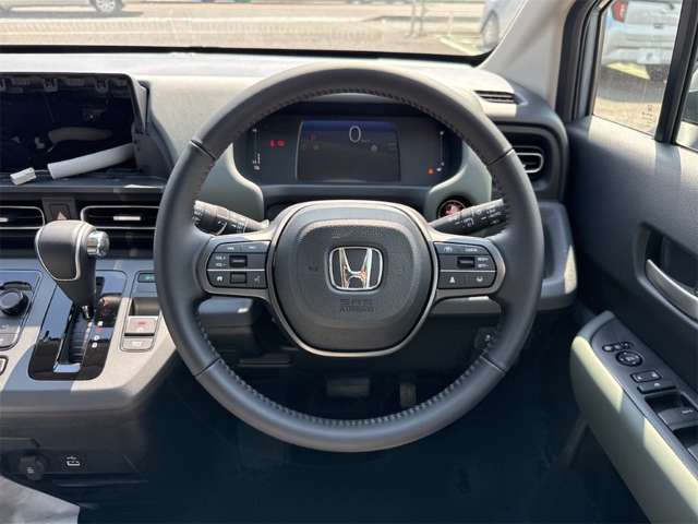 ホンダ フリード　ハイブリッド １．５ Ｅ：ＨＥＶ クロスター R8年 () 99