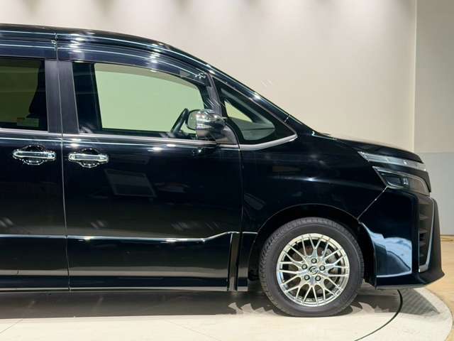 トヨタ ヴォクシー １．８ ハイブリッド ＺＳ 煌ＩＩＩ R3年 (中国) 99