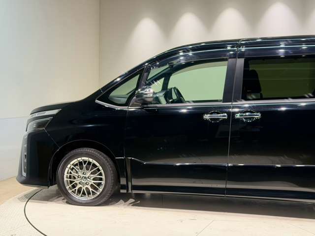 トヨタ ヴォクシー １．８ ハイブリッド ＺＳ 煌ＩＩＩ R3年 (中国) 99