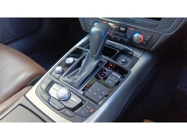 アウディ Ａ６　アバント ２．０ ＴＦＳＩ クワトロ ４ＷＤ H30年 (東北) 99