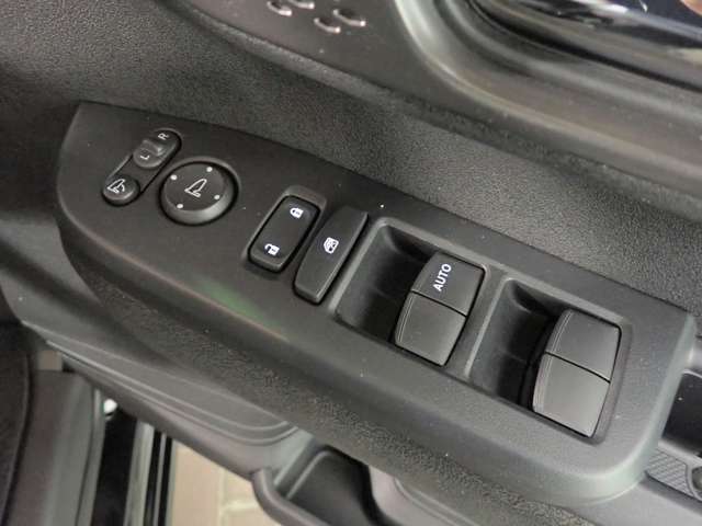 ホンダ Ｎ　ＢＯＸ カスタム ６６０ ターボ R7年 () 99