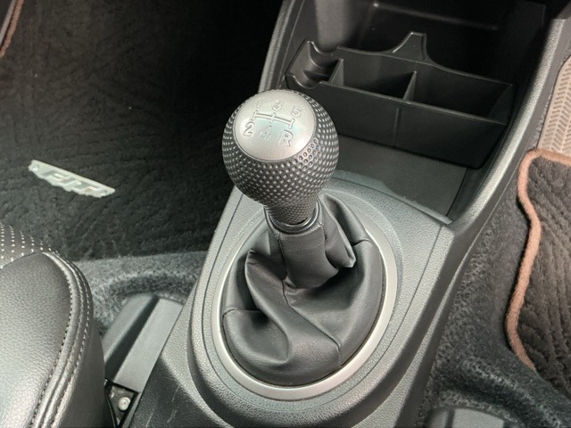 ホンダ フィット １．５ ＲＳ H22年 (近畿) 99