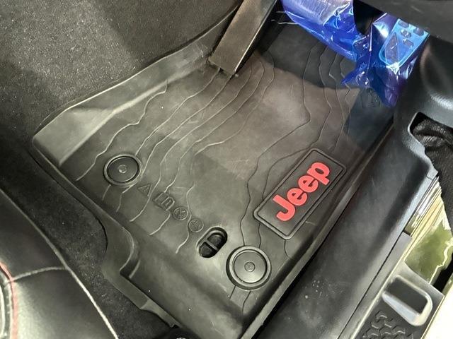 ジープ ラングラー　アンリミテッド アンリミテッド ルビコン サージグリーン ４ＷＤ R3年 (中国) 99