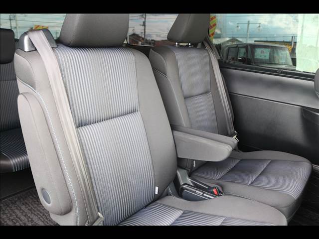 トヨタ ヴォクシー ＨＹＢＲＩＤ ＺＳ煌ＩＩ ７人乗リ H28年 (関東) 99