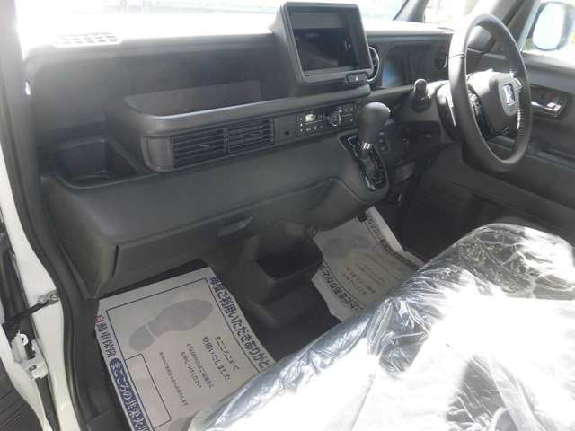 ホンダ Ｎ　ＢＯＸ カスタム ６６０ ターボ ブラック スタイル R8年 (東海) 99