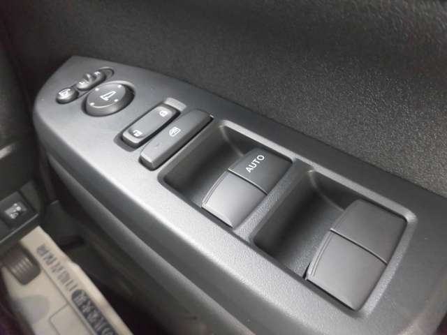 ホンダ Ｎ　ＢＯＸ カスタム ６６０ ターボ ブラック スタイル R8年 (東海) 99