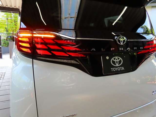 トヨタ アルファード　ＰＨＥＶ プラグインハイブリッド ２．５ エグゼクティブ ラウンジ Ｅ－ＦＯＵＲ ４ＷＤ R7年 (関東) 99