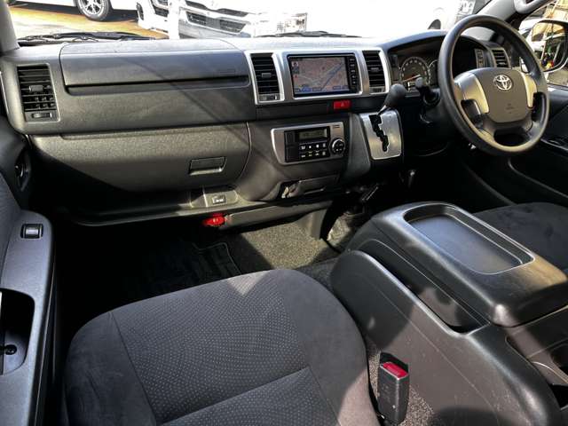 トヨタ ハイエースバン ３．０ スーパーＧＬ ロング ディーゼルターボ H29年 (関東) 99