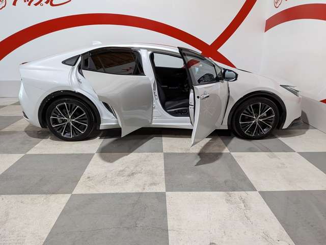 トヨタ プリウス ２．０ Ｚ Ｅ－ＦＯＵＲ ４ＷＤ R6年 (東北) 99