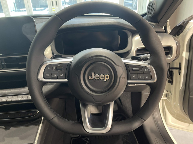 ジープ アベンジャー ４ＸＥ ハイブリッド ローンチ エディション ４ＷＤ R8年 () 99