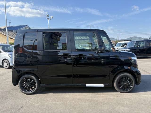 ホンダ Ｎ　ＢＯＸ カスタム ６６０ ブラック スタイル R8年 (中国) 99