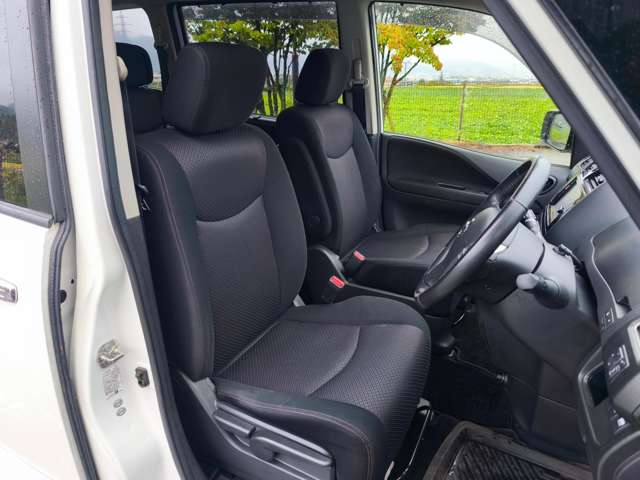 日産 セレナ ２．０ ハイウェイスター Ｇ Ｓ－ＨＹＢＲＩＤ H25年 () 99