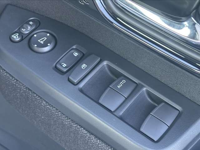 ホンダ Ｎ　ＢＯＸ カスタム ６６０ ブラック スタイル R8年 () 99