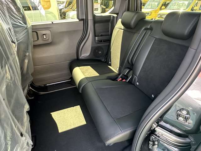 ホンダ Ｎ　ＢＯＸ カスタム ６６０ ターボ ブラック スタイル R8年 (東海) 99
