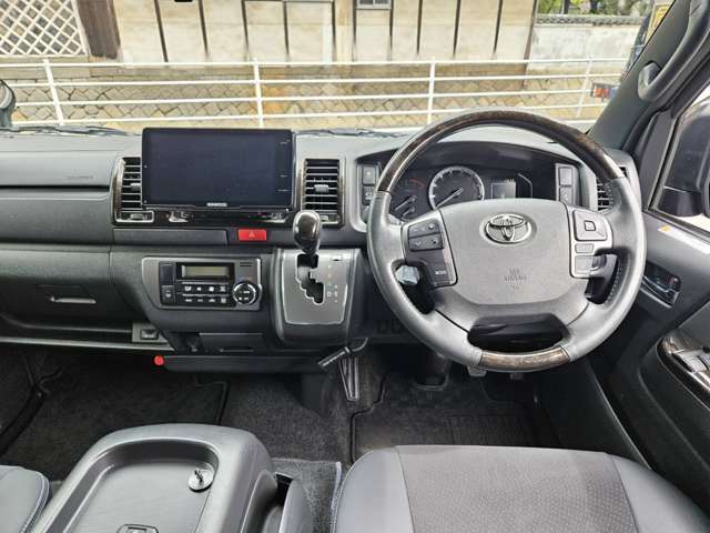 トヨタ ハイエースバン ２．８ スーパーＧＬ ダークプライムＩＩ ロングボディ ディーゼルターボ ４ＷＤ R4年 (中国) 99
