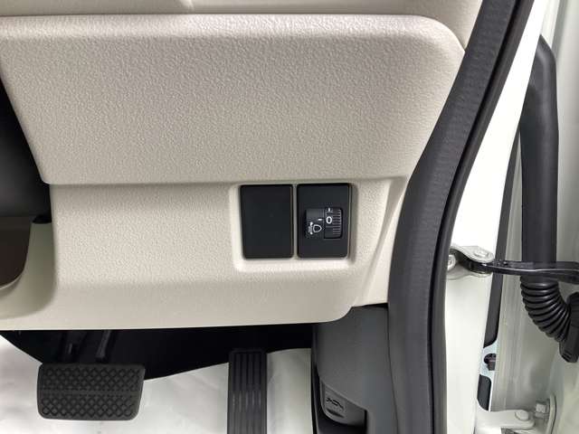 ホンダ Ｎ　ＢＯＸ ６６０ R8年 (四国) 99