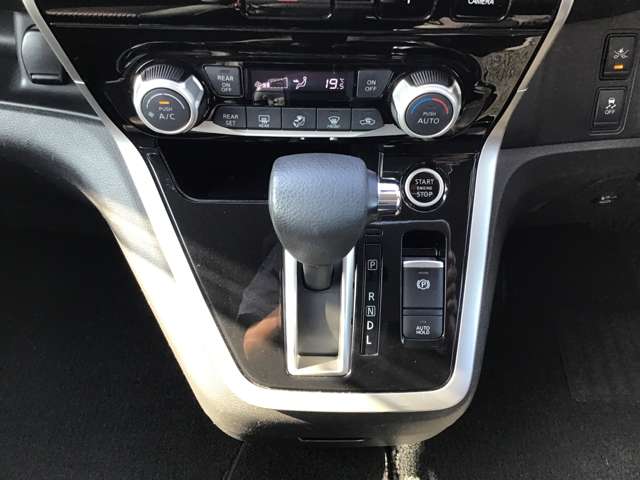 日産 セレナ ２．０ ハイウェイスター ４ＷＤ H28年 (東北) 99
