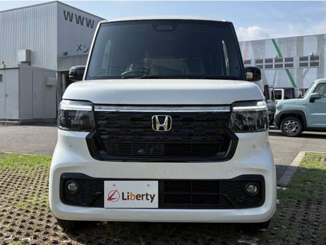 ホンダ Ｎ　ＢＯＸ カスタム ６６０ ブラック スタイル R8年 () 99