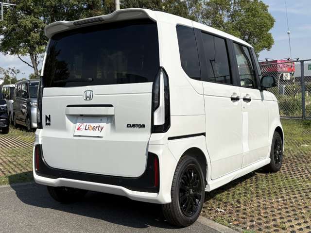 ホンダ Ｎ　ＢＯＸ カスタム ６６０ ブラック スタイル R8年 () 99