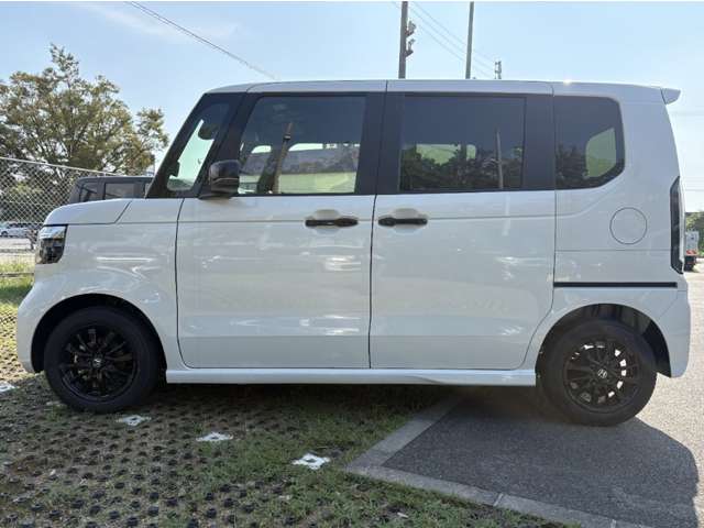 ホンダ Ｎ　ＢＯＸ カスタム ６６０ ブラック スタイル R8年 () 99