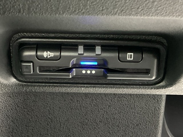 ホンダ Ｎ　ＢＯＸ カスタム ６６０ ４ＷＤ R8年 () 99
