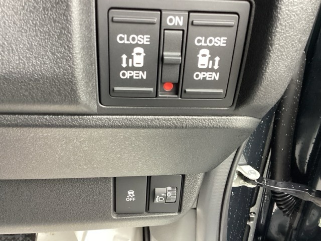 ホンダ Ｎ　ＢＯＸ カスタム ６６０ ターボ ４ＷＤ R8年 () 99
