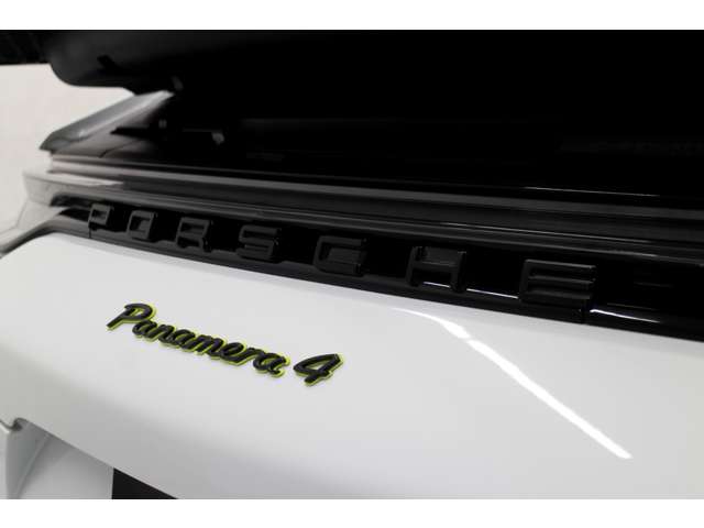 ポルシェ パナメーラ ４ Ｅハイブリッド プラチナ エディション ＰＤＫ ４ＷＤ R4年 (関東) 99