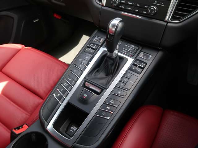 ポルシェ マカン ターボ ＰＤＫ ４ＷＤ H29年 (関東) 99