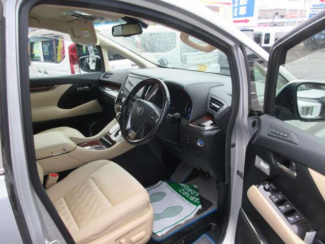 トヨタ ヴェルファイア　ハイブリッド ハイブリッド ２．５ Ｖ Ｅ－ＦＯＵＲ ４ＷＤ H28年 () 99