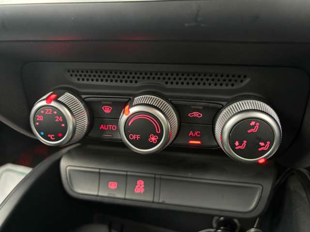 アウディ Ａ１　スポーツバック １．４　ＴＦＳＩ H27年 () 99
