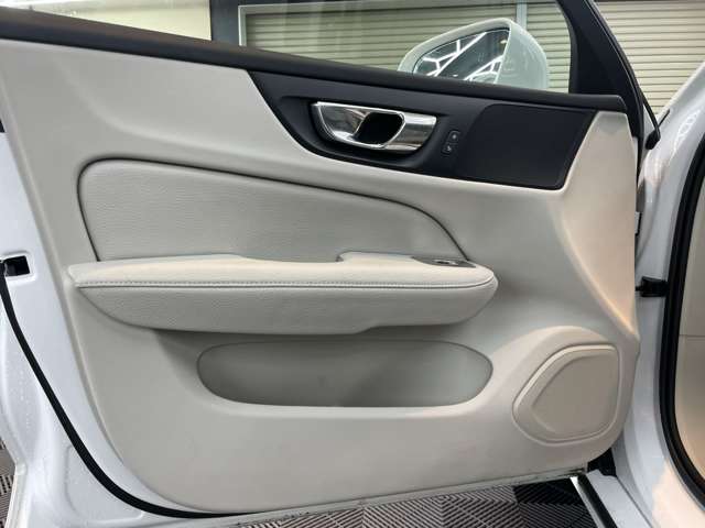 ボルボ Ｖ６０ Ｔ５　モメンタム R1年 () 99