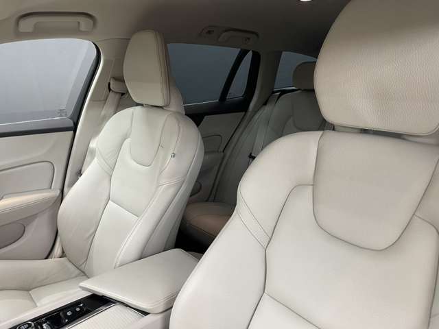 ボルボ Ｖ６０ Ｔ５　モメンタム R1年 () 99