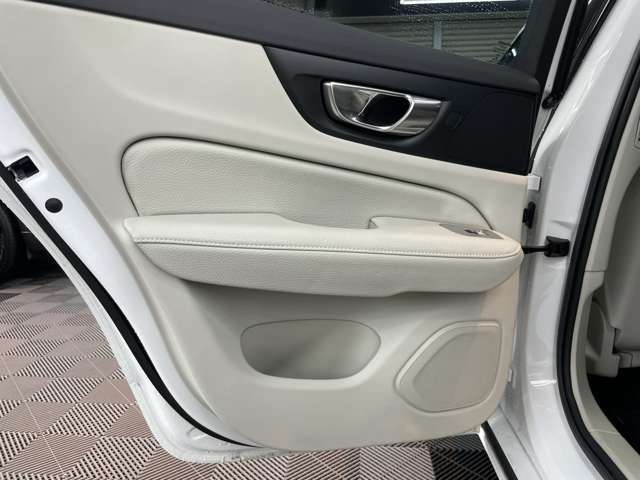 ボルボ Ｖ６０ Ｔ５　モメンタム R1年 () 99