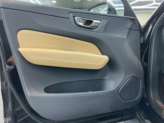 ボルボ ＸＣ６０ Ｔ５ ＡＷＤ モメンタム ４ＷＤ H30年 () 99