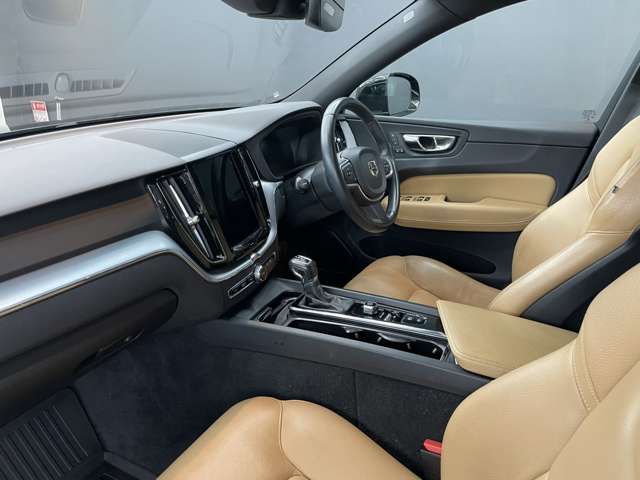 ボルボ ＸＣ６０ Ｔ５ ＡＷＤ モメンタム ４ＷＤ H30年 () 99