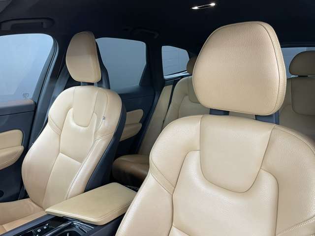 ボルボ ＸＣ６０ Ｔ５ ＡＷＤ モメンタム ４ＷＤ H30年 () 99