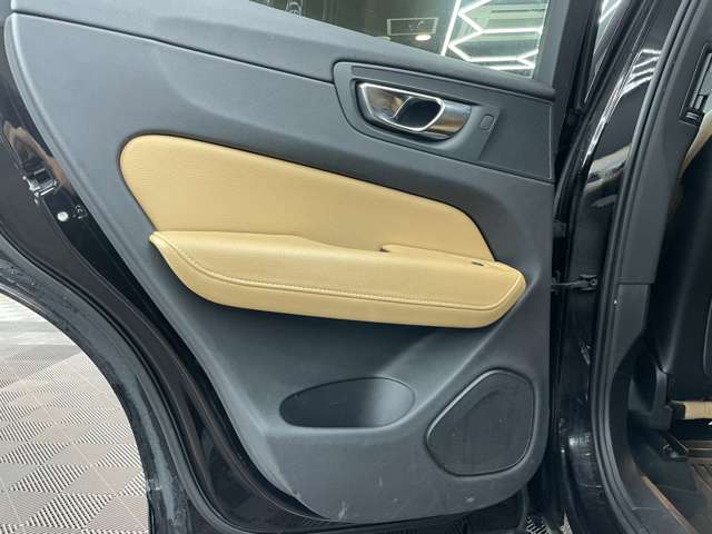 ボルボ ＸＣ６０ Ｔ５ ＡＷＤ モメンタム ４ＷＤ H30年 () 99