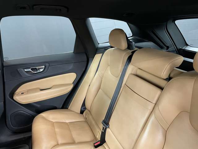 ボルボ ＸＣ６０ Ｔ５ ＡＷＤ モメンタム ４ＷＤ H30年 () 99