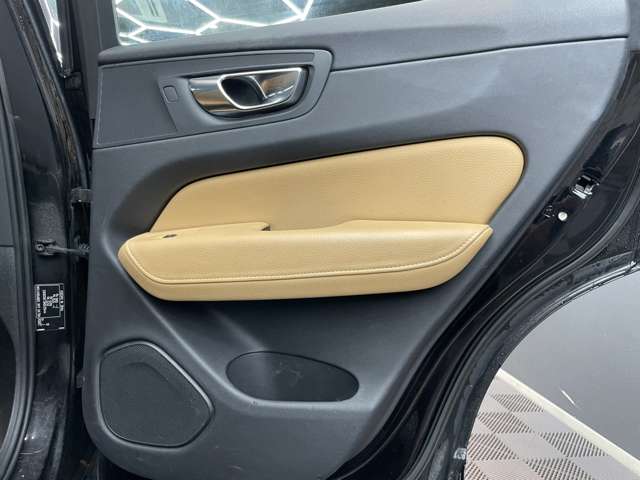 ボルボ ＸＣ６０ Ｔ５ ＡＷＤ モメンタム ４ＷＤ H30年 () 99