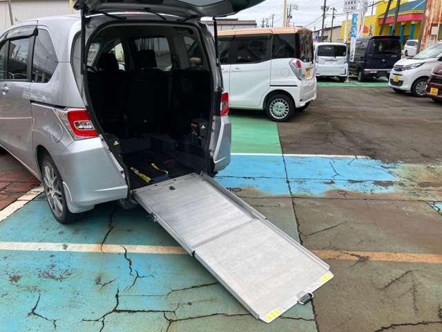 ホンダ フリード １．５ Ｘ 車イス仕様車 ２列シートタイプ H27年 () 99