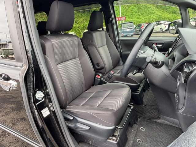トヨタ ヴォクシー ２．０ ＺＳ 煌ＩＩ R1年 () 99