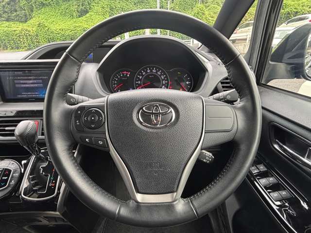 トヨタ ヴォクシー ２．０ ＺＳ 煌ＩＩ R1年 () 99