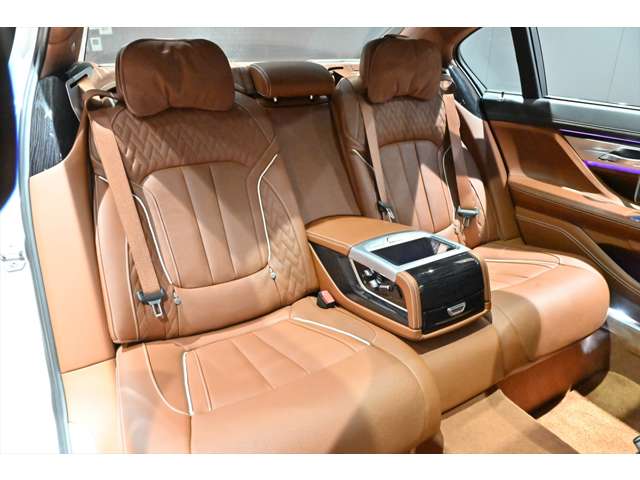 ＢＭＷ ７シリーズ Ｍ７６０ＬＩ Ｘドライブ ４ＷＤ H30年 (関東) 99