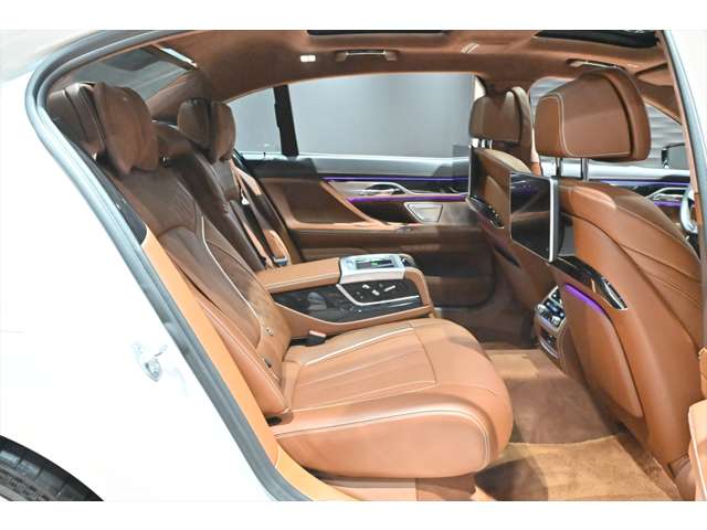 ＢＭＷ ７シリーズ Ｍ７６０ＬＩ Ｘドライブ ４ＷＤ H30年 (関東) 99