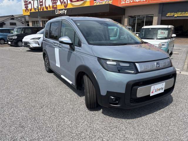 ホンダ フリード　ハイブリッド １．５ Ｅ：ＨＥＶ クロスター R8年 (近畿) 99