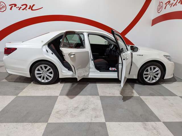 トヨタ クラウン　ハイブリッド ハイブリッド ２．５ Ｓ ＦＯＵＲ ４ＷＤ H27年 (東北) 99