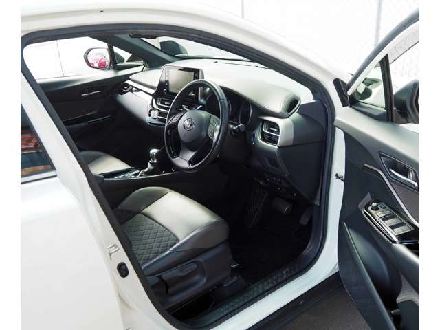 トヨタ Ｃ−ＨＲ ハイブリッド １．８ Ｇ R2年 (東海) 99