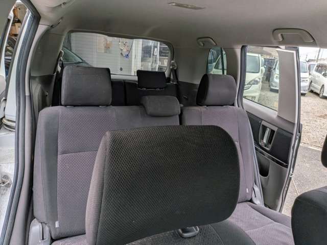 トヨタ アイシス ２．０ プラタナ H17年 (関東) 99