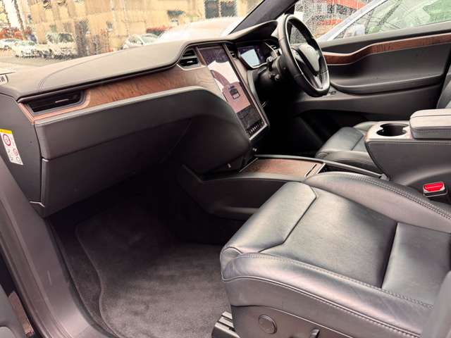 テスラ モデルＸ ロングレンジ ＡＷＤ R1年 (東海) 99